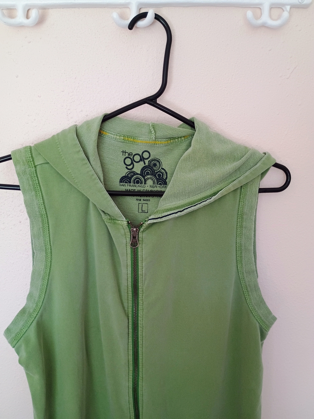 The Gap Sleeveless Zip Hoodie in Light Green - Picture 3 of 3